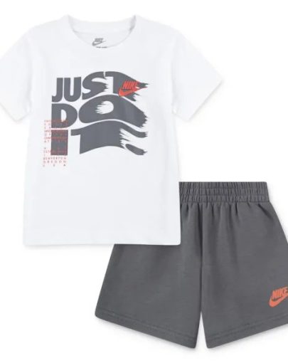 Nike On The Move ft Tee and Shorts Set