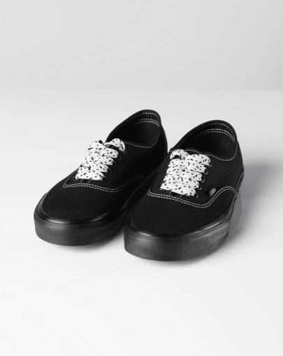 vans authentic mono black laces2